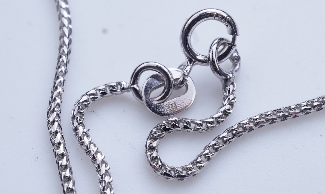 A diamond pendant necklace